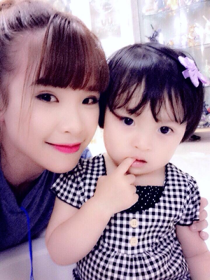 Chi Pu khoe cháu gái xinh xắn.