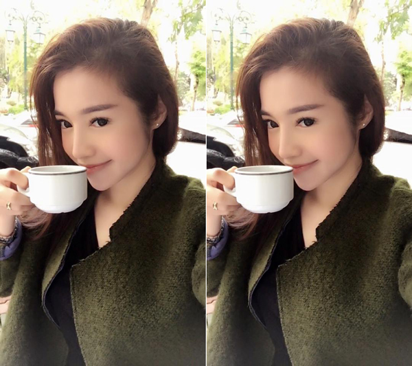 Elly Trần ăn mặc khá kín đáo và thanh lịch.