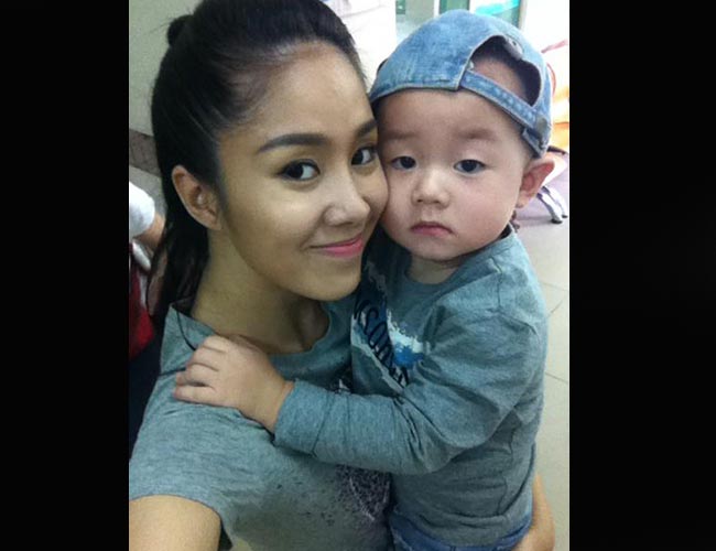 Tuy còn nhỏ nhưng cậu bé cũng đã rất biết yêu mẹ, thương mẹ.