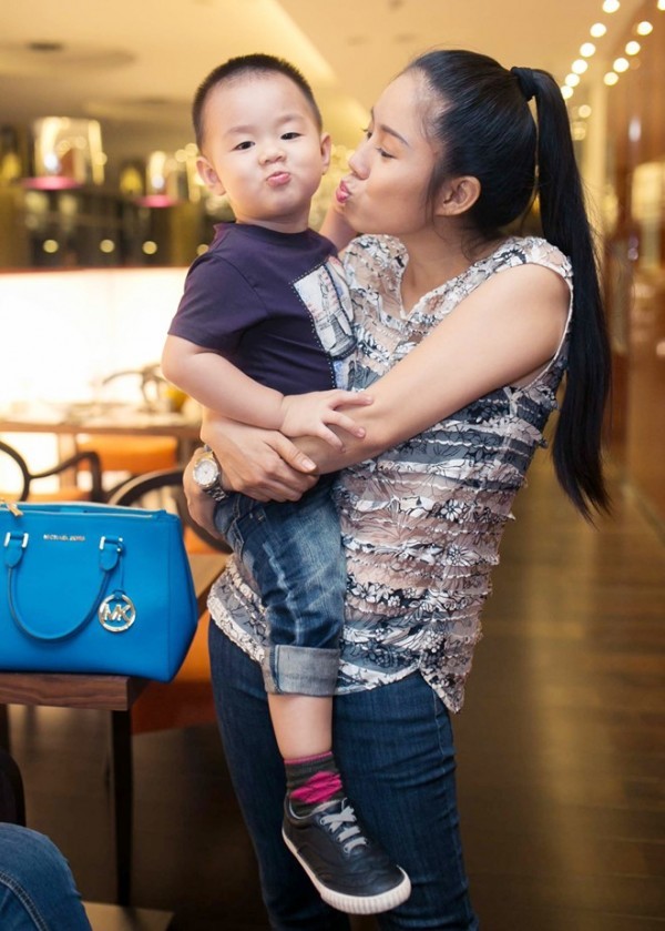 Hình ảnh tình cảm của hai mẹ con luôn nhận được nhiều thiện cảm của người hâm mộ.