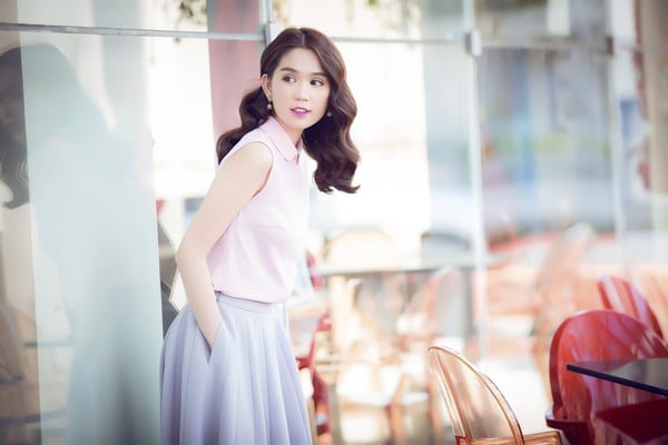 Thế nhưng, Ngọc Trinh bị công chúng ném đá không thương tiếc.