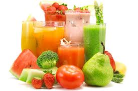 Nước ép trái cây bạn tìm thấy ở siêu thị không phải lúc nào cũng như những gì chúng được quảng cáo. Loại nước trái cây này hầu như chỉ chứa nước, hóa chất tạo hương vị nhân tạo và đường.