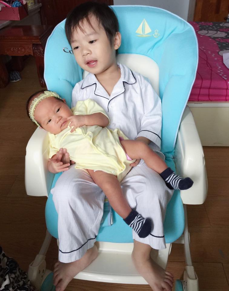 So với hai anh chị, Sunny có cân nặng lúc chào đời nhỉnh hơn khoảng 200 gram.