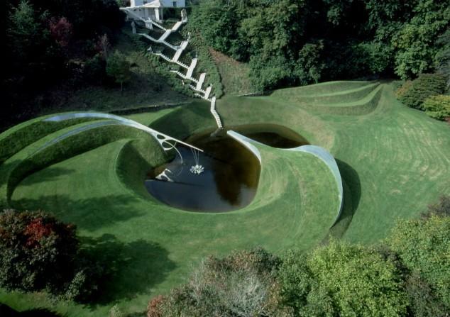 Vườn Cosmic Speculation, Scotland là một trong những khu vườn độc và dị nhất trên thế giới.