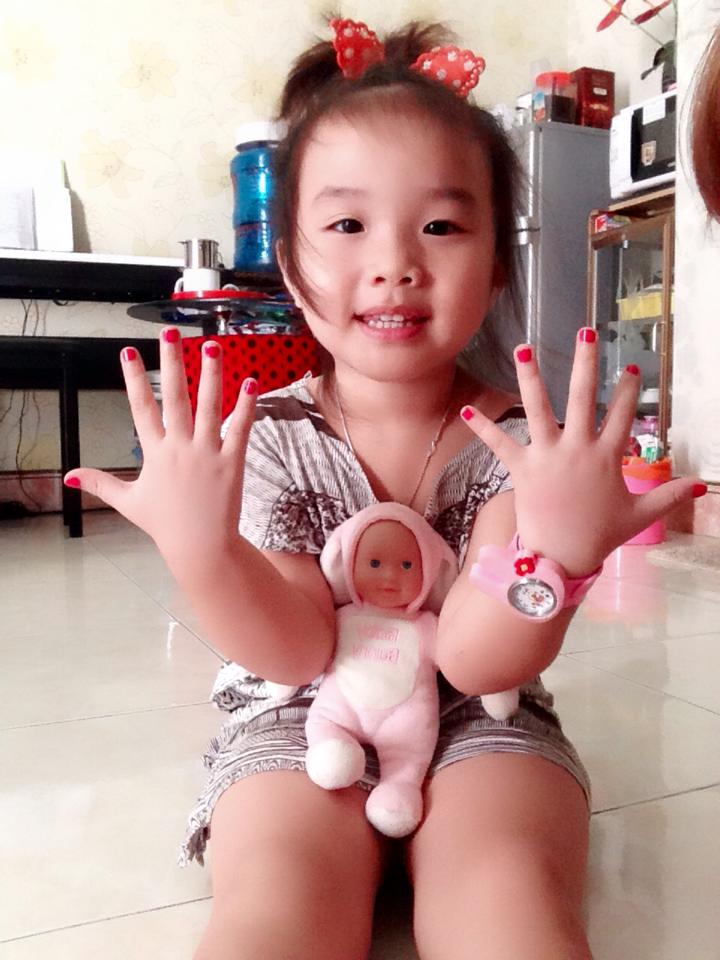 Càng lớn, cô công chúa Vi An trông càng điệu đà và xinh xắn.