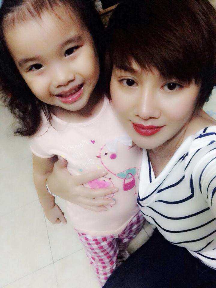 Dù công việc rất bận rộn nhưng ca sỹ Thu Phượng vẫn luôn cố gắng dành thời gian đưa con gái đi chơi.