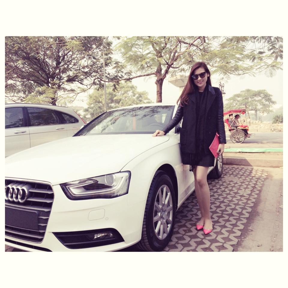 Á hậu Dương Tú Anh khoe mới tậu xe sang Audi.