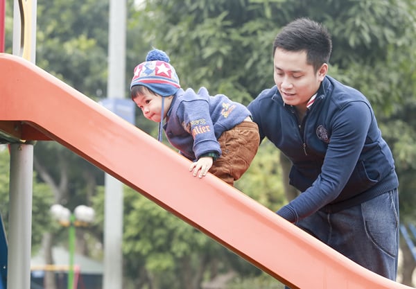 Hai nhóc tỳ cũng rất tinh nghịch.