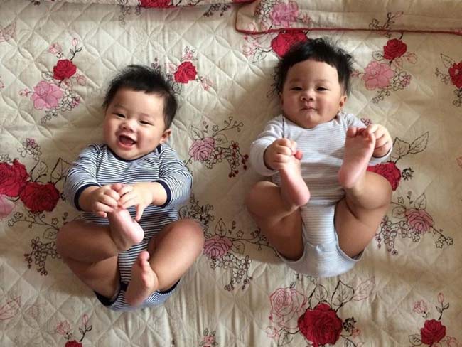 Hai cậu bé đáng yêu 'đốn tim' rất nhiều người.