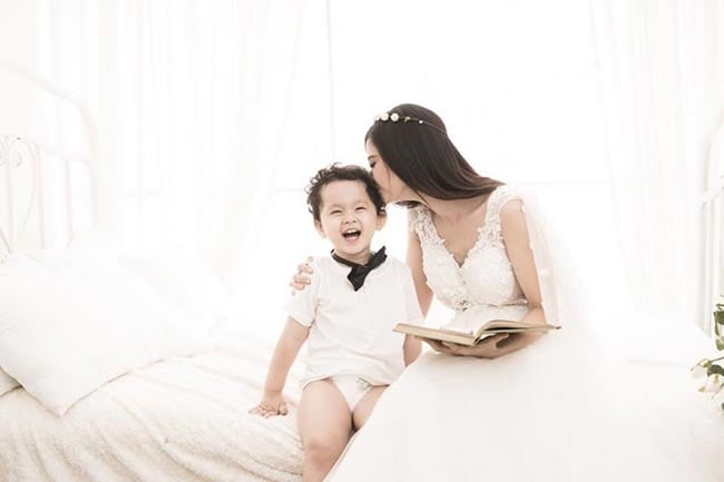 Trương Quỳnh Anh được nhiều người nhận xét là một bà mẹ ngoan hiền, hết lòng vì con cái và Shbet111 slot, casino, thể thao, xổ số của showbiz Việt.