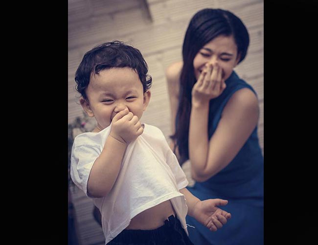 Cặp vợ chồng trẻ tuy chưa có một Quatrian shbet hiện đang mở rình rang nhưng họ đã kết hôn và luôn bình thản trước những lời nói không hay vào thời gian đầu tiên khi sinh bé Cát An.