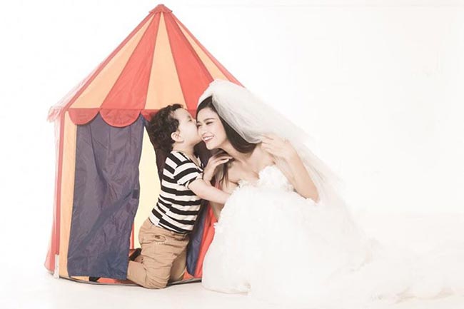 Hồi cuối năm 2014, cô bắt đầu rục rịch quay trở lại âm nhạc với hình tượng gợi cảm và trưởng thành hơn.