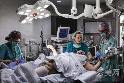 Sau khi đạt được mọi yêu cầu, Sandra được bác sĩ mổ nội soi.Nghe theo lời khuyên của nhiều người, Sandra quyết định thực hiện Shbet888 tiền thưởng cực khủng thu nhỏ Shbet123 Link Vào ShBet Mới Nhất để giảm béo