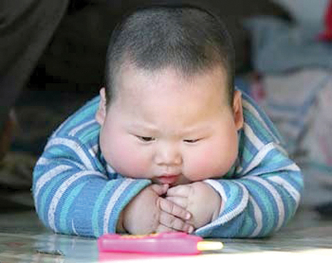 và điều dễ nhận thấy nhất không những ảnh hưởng về mặt thể chất mà còn ảnh hưởng tới sự phát triển tâm sinh lí, tinh thần của trẻ.