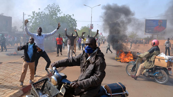 Tổng thống Niger Mahamadou Issoufou nói: “Những kẻ tấn công các nơi thờ tự, xúc phạm thánh vật và giết hại những đồng bào Thiên Chúa giáo của họ… không hiểu gì về đạo Hồi”.