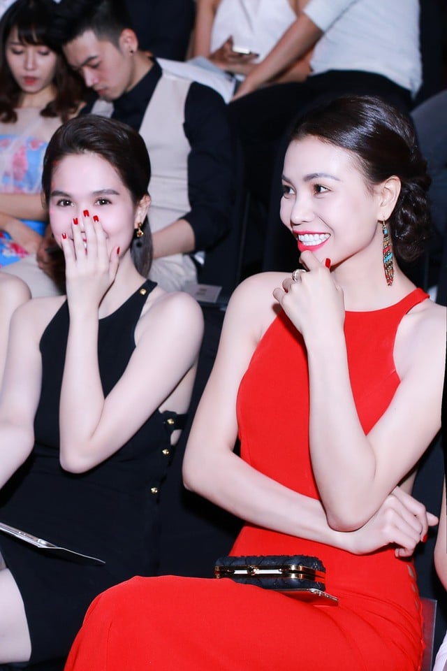 Là những người bạn thân thiết, Ngọc Trinh và Trà Ngọc Hằng thường xuyên xuất hiện cùng nhau trong những sự kiện hay những chuyến đi du lịch nước ngoài.