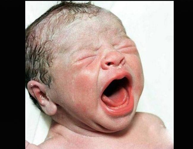 Khi mang bầu, bà mẹ nào cũng nằm mơ con mình với đôi mắt to như thiên thần, Mừng SHBET phiên bản mới 2025 mịn màng, gương mặt đáng yêu.