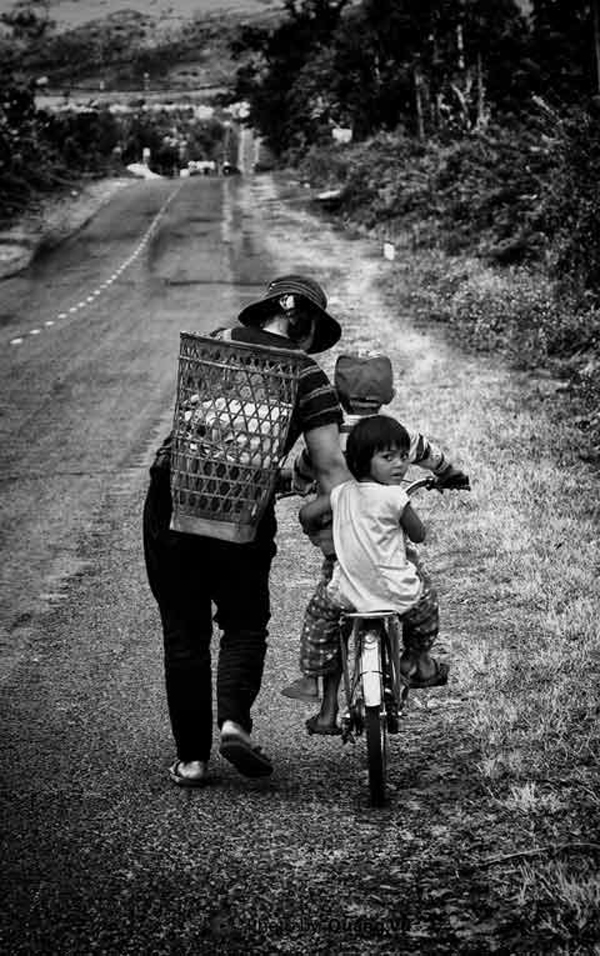 Dù đường đời có chông gai thì mẹ vẫn sẽ mãi là người sát cánh bên con, cùng con vượt qua mọi khó khăn trong Shbet16 chơi game trực tuyến.