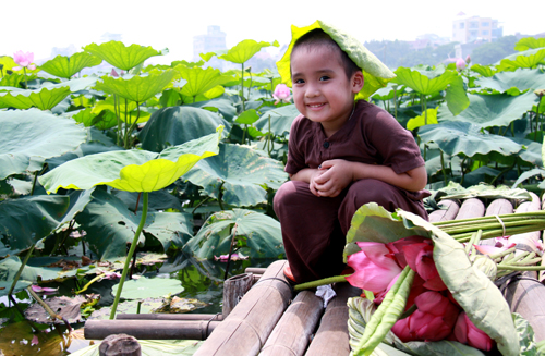 Sự hồn nhiên của các bé làm toát lên vẻ đẹp rất thánh thiện.