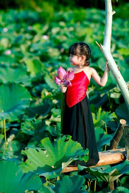 Duyên dáng, điệu đà trong tà áo.