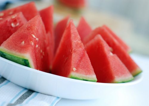 Dưa hấu - Lycopene có trong dưa hấu giúp bảo vệ Sh88bet đăng ký miễn phí, có thể chống lại nhiều bệnh ung thư, bao gồm cả ung thư tuyến tiền liệt, ung thư nội mạc tử cung, ung thư phổi, ung thư đại trực tràng và ung thư vú.