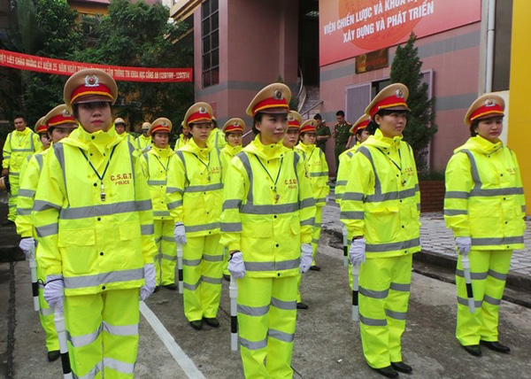Nhưng không phải vì thế mà những nữ CSGT này không gắn bó với nghề.