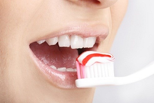 Những nguy hại kinh hoàng từ kem đánh răng của bạn