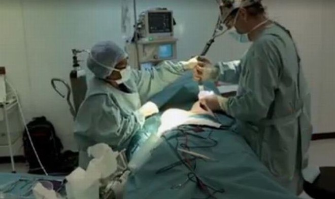 Sau đó, cô quyết định tái tạo núm ngực.