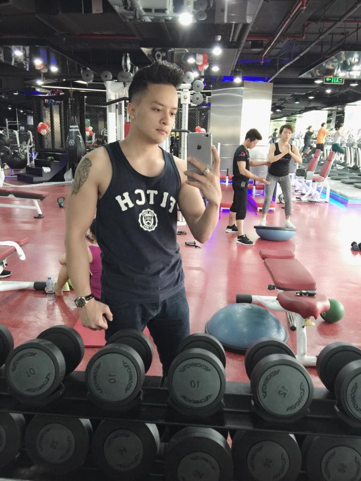 Cao Thái Sơn về thăm nhà ở Hà Nội và trang thủ tập thể hình.