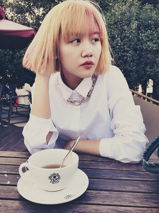 Văn Mai Hương với màu tóc vàng khiến cô già đi cả chục tuổi.