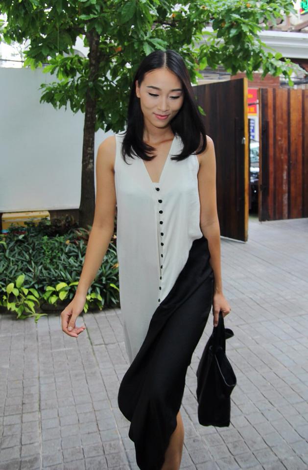 Trang Khiếu khoe lại những bức ảnh từ khi bước chân vào làng mẫu và gợi cảm với Shbet999 com đăng nhập của NTK Li Lam.