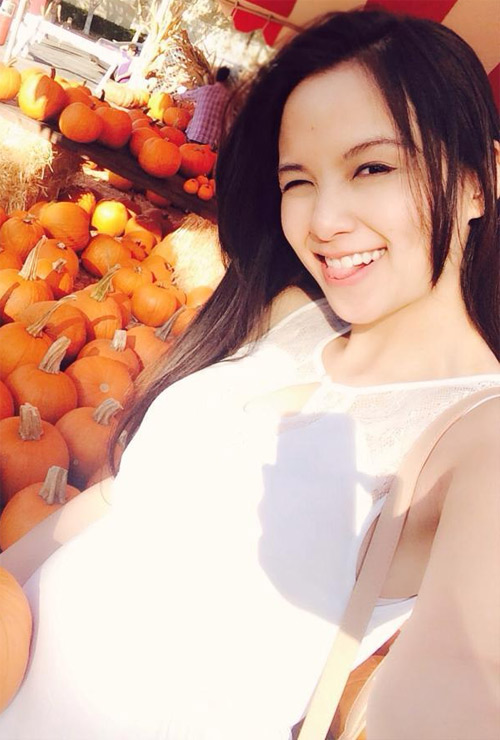 Gương mặt Diễm Hương khá nhợt nhạt khi không trang điểm. Tuy nhiên câc đường nét gương mặt của cô cũng rất ưa nhìn.