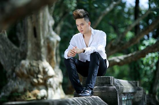 Cao Thái Sơn khoe vẻ đẹp trai, thư sinh.