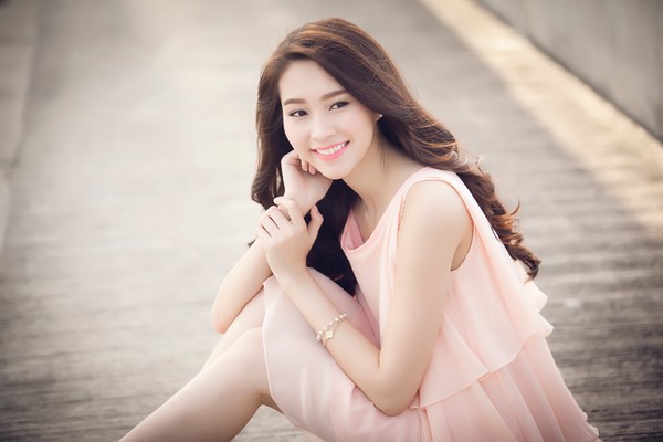 Hoa hậu Đặng Thu Thảo sinh năm 1991.
