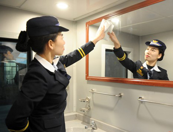 Mỗi toa đều được thiết kế hệ thống bồn vệ sinh cá nhân sạch sẽ cùng trang thiết bị cao cấp.