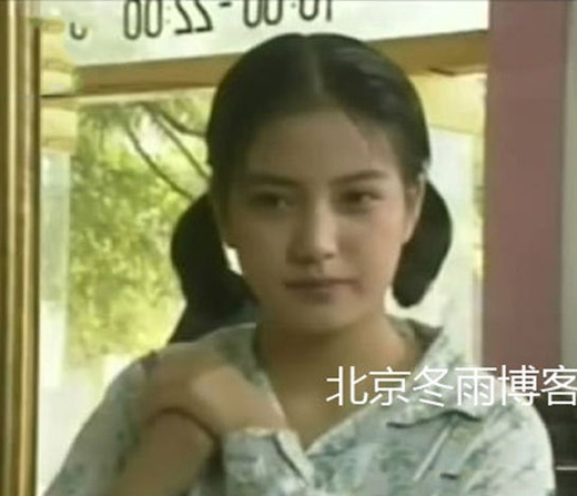 Thời thiếu nữ, Triệu Vy sở hữu gương mặt tròn trịa, đáng yêu.