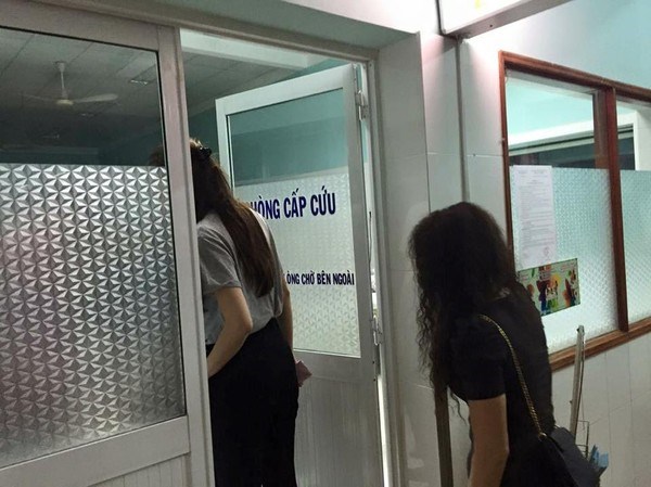 Theo một nguồn tin, ngay tối qua (10/2), ca sỹ Hồ Ngọc Hà đã đến bệnh viện thăm hỏi những nạn nhân trong vụ tai nạn kinh hoàng này.