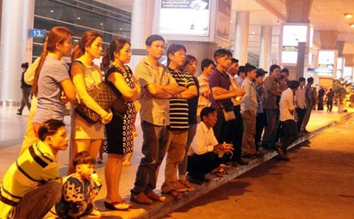 Vụ tai nạn xảy ra bất ngờ khiến nhiều người hốt hoảng.