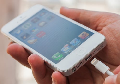 Cô gái xinh đẹp thiệt mạng vì sạc iPhone trong phòng tắm