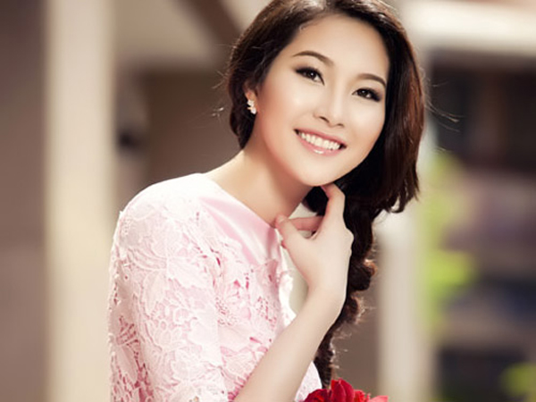 Những ngày đầu năm, cô vướng tin đồn chuẩn bị làm Quatrian shbet hiện đang mở nhưng người đẹp đã phủ nhận thông tin trên.