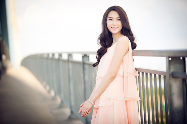 Hoa hậu chỉ tham gia một vài sự kiện chứ chưa dấn thân vào showbiz như những người tiền nhiệm.