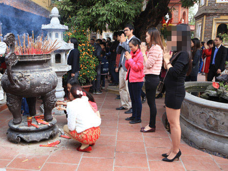 Những bộ váy quá ngắn là Shbet999 com đăng nhập tối kị khi đi lễ chùa.