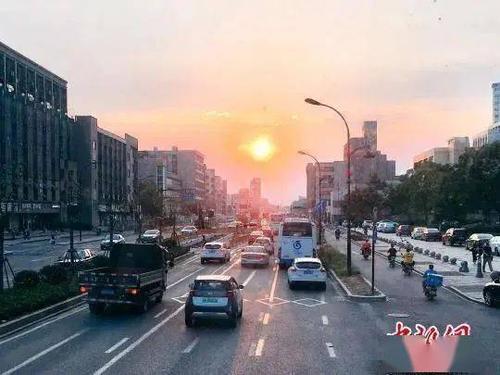 Đoan Trang thường xuyên khoe bụng bầu bên ông xã.