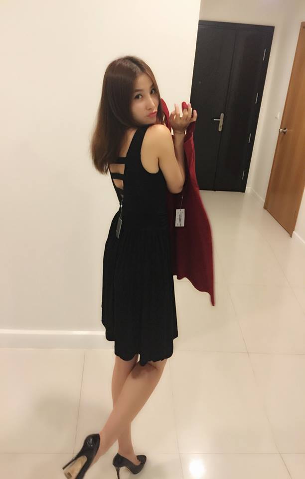 Diễm My khoe mới đầu sáng đã nhận được quà.