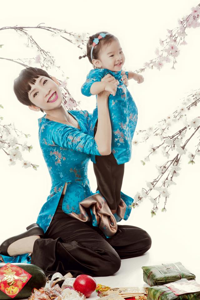 Nụ cười rạng rỡ của hai mẹ con.