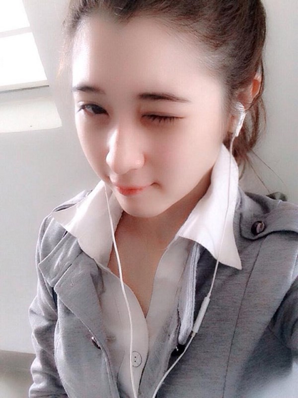 Nhi tâm sự: “Những bạn này chưa gặp và nhìn thấy mình. Còn những người gặp hay tiếp xúc với mình rồi họ đều nói mình nhìn được hơn trong hình”.