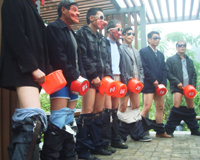 Kỳ quái cuộc thi thủ dâm, làm