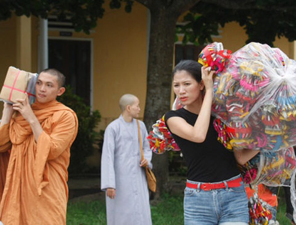 Trang Trần không ngại khó khăn, gian nan để sẻ chia và mang niềm vui đển chó những người thiếu may mắn.