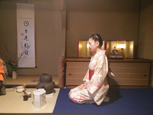 Ngô Thanh Vân lẻ bóng diện kimono tại Nhật Bản