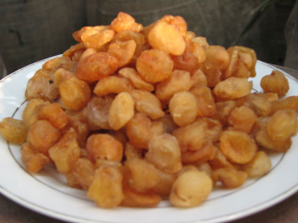 Nhãn, long nhãn - Nếu ăn long nhãn và nhãn, sẽ càng tăng nóng trong người dễ gây động thai, ra huyết, đau bụng dưới, thậm chí tổn thương thai nhi, dễ dẫn tới sảy thai.